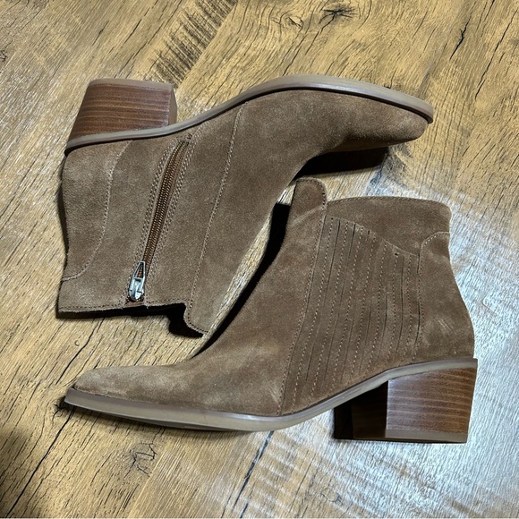 NWOB Dolce Vita Salome Brown Suede Ankle Booties - Picture 8 of 16